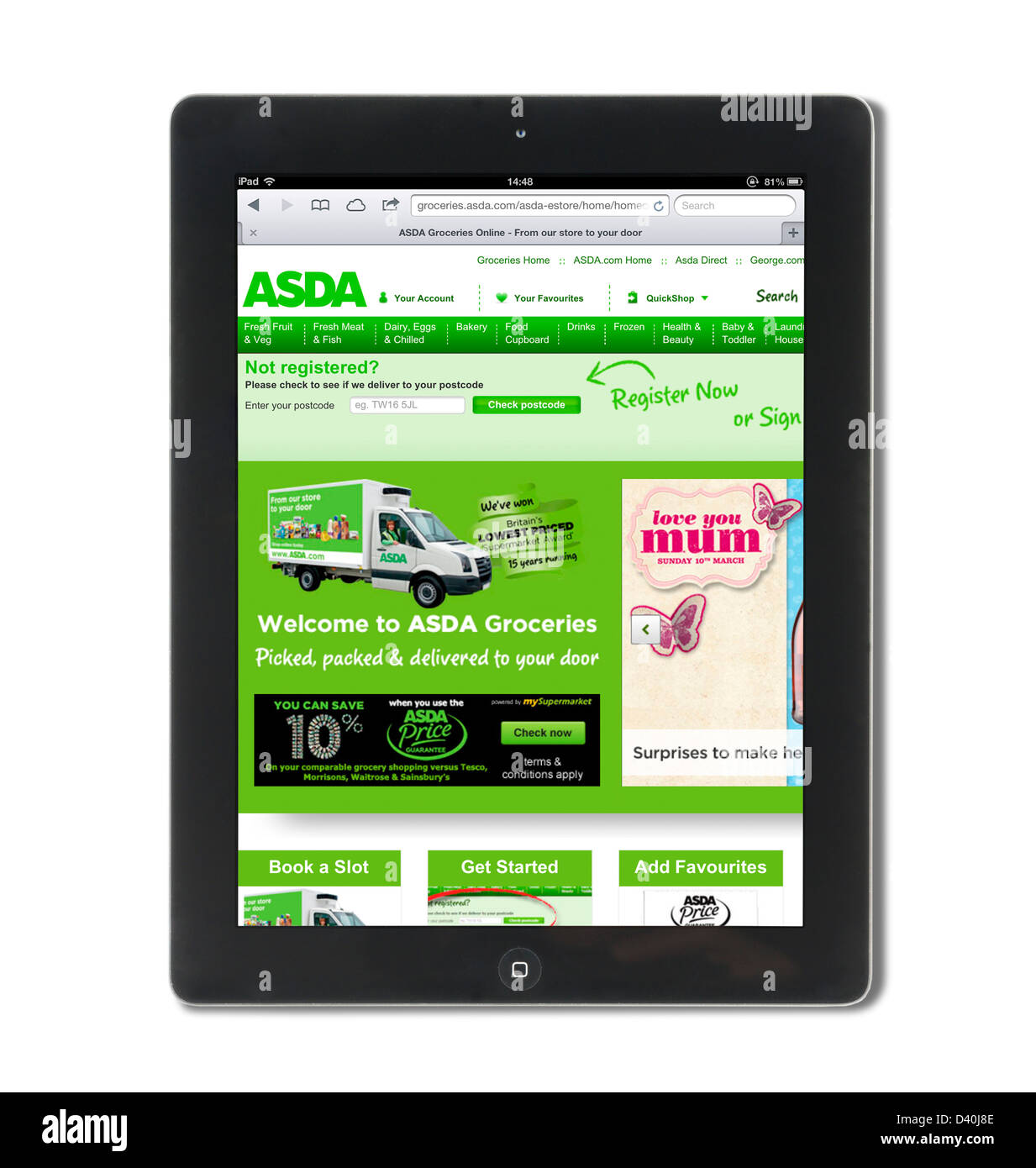 Les courses en ligne sur le site web de l'ASDA avec une 4ème génération d'Apple iPad Banque D'Images