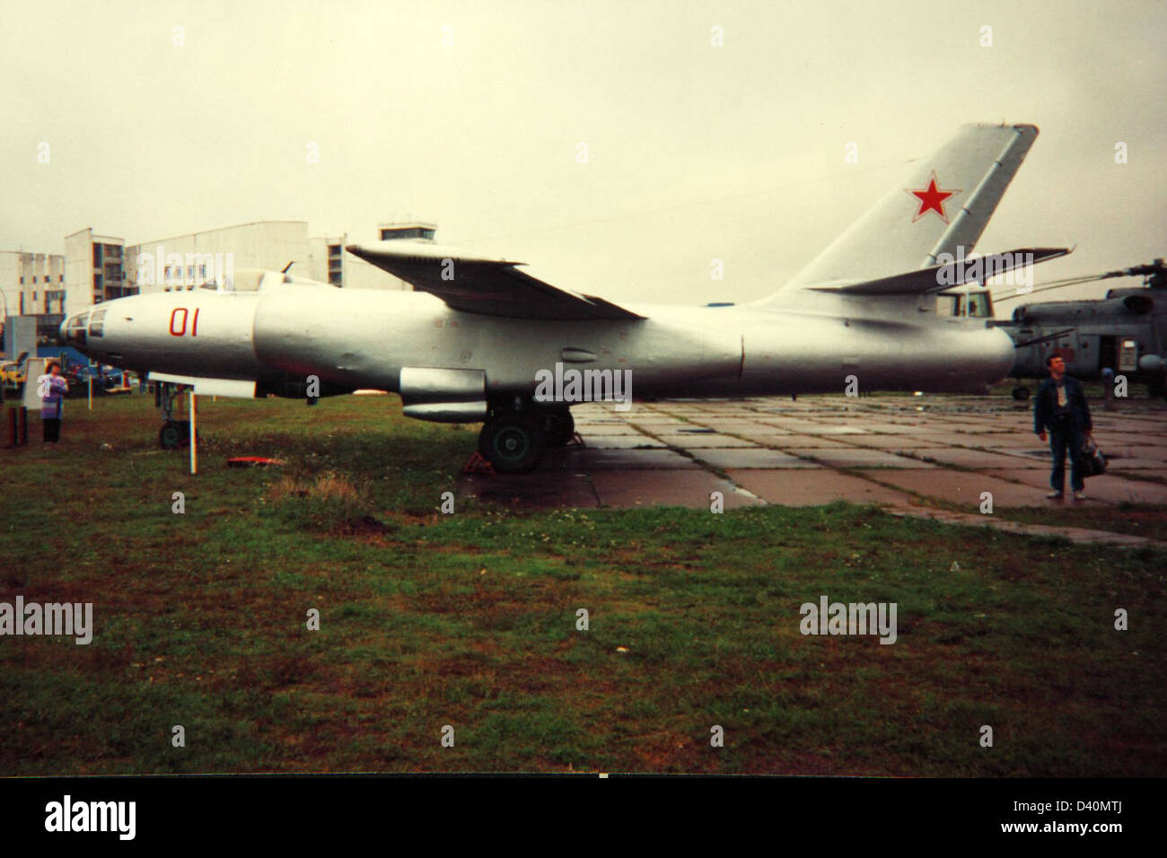 L'Iliouchine il-28, nom de rapport de l'OTAN « Beagle », était un bombardier à réaction soviétique utilisé principalement pendant la guerre froide. Il avait une vitesse de pointe de 950 km/h et a été déployé pour des missions de bombardement tactique et stratégique. L'il-28 a été un élément clé des forces aériennes soviétiques de la fin des années 1940 aux années 1970 Banque D'Images