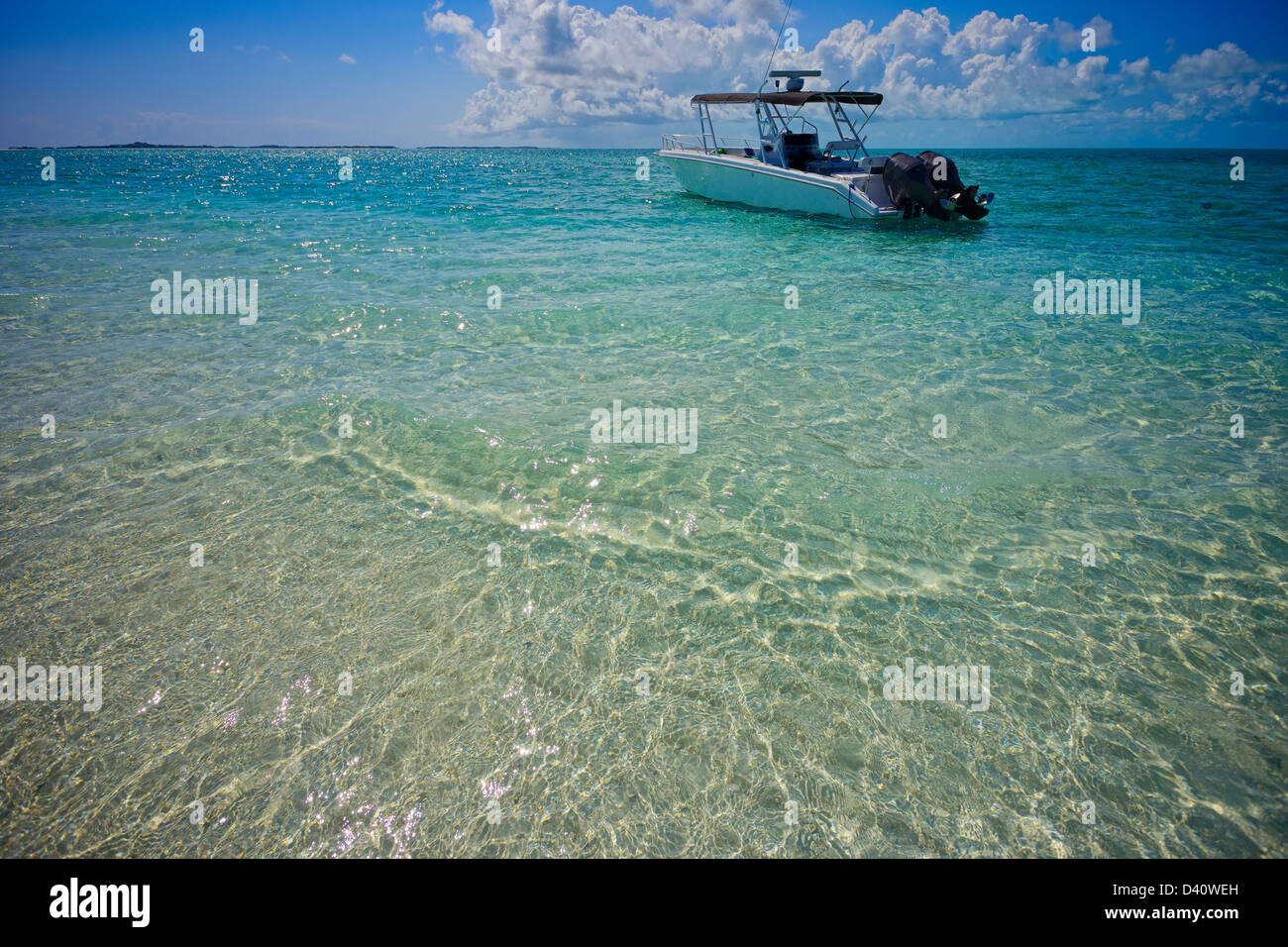Prendre un fun ride dans le parc de la mer et des terres Exuma, Bahamas, un parc marin bien préservé au milieu d'un paradis tropical luxuriant Banque D'Images
