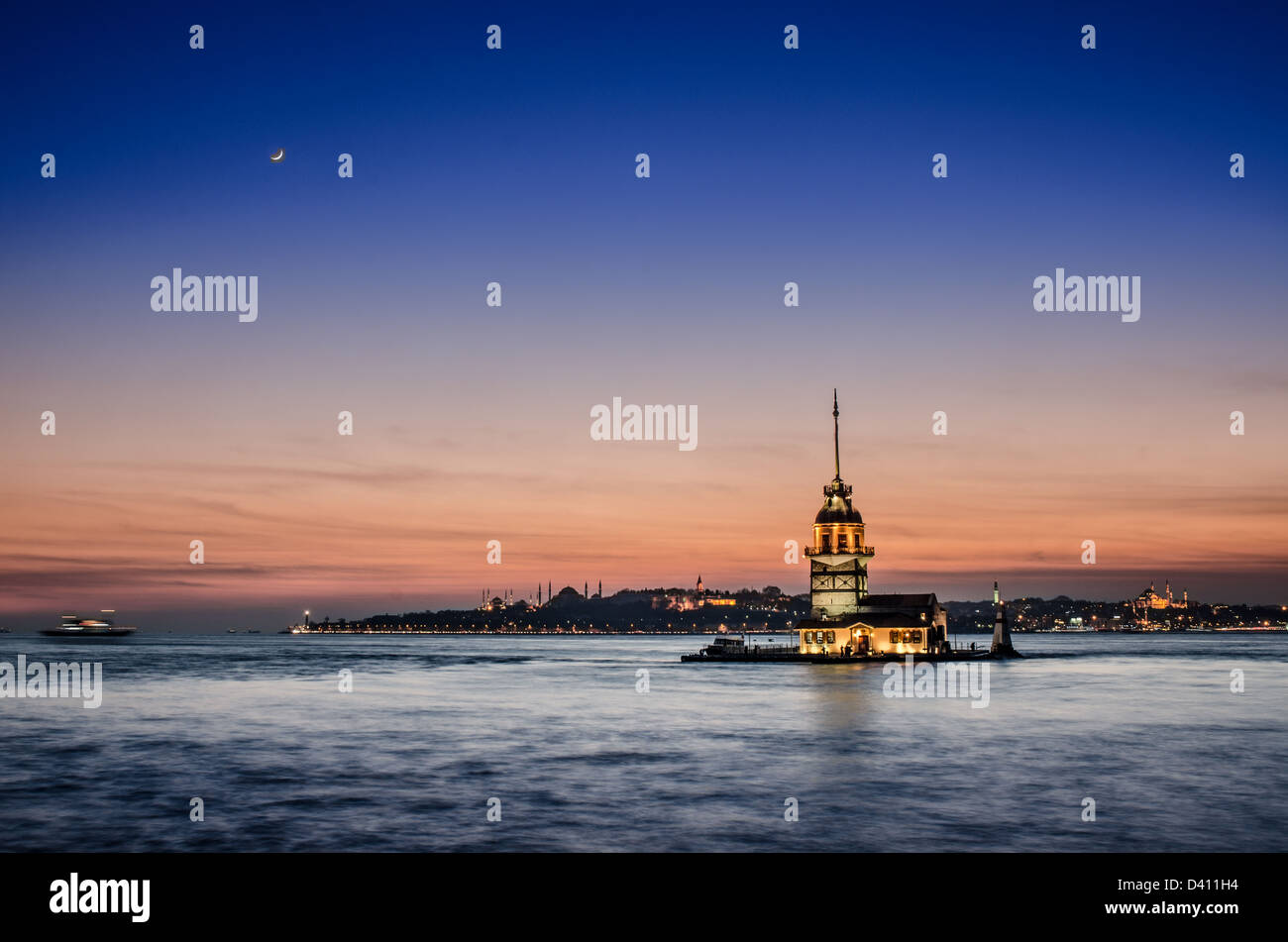 Vue de la ville de la jeune fille à Istanbul TURQUIE Banque D'Images
