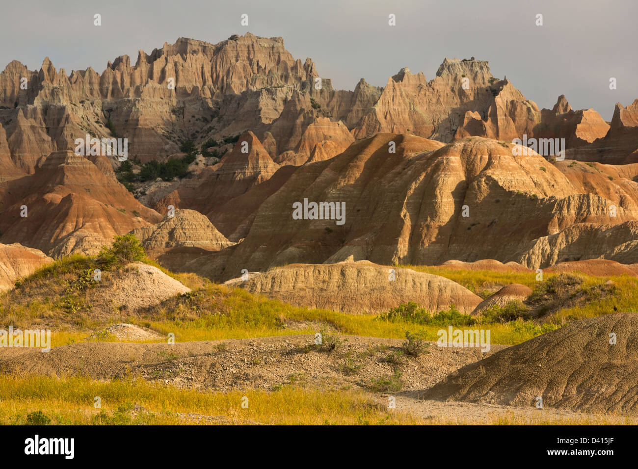 Sommets de l'érosion dans Badlands National Park (Dakota du Sud). L'été. USA Banque D'Images