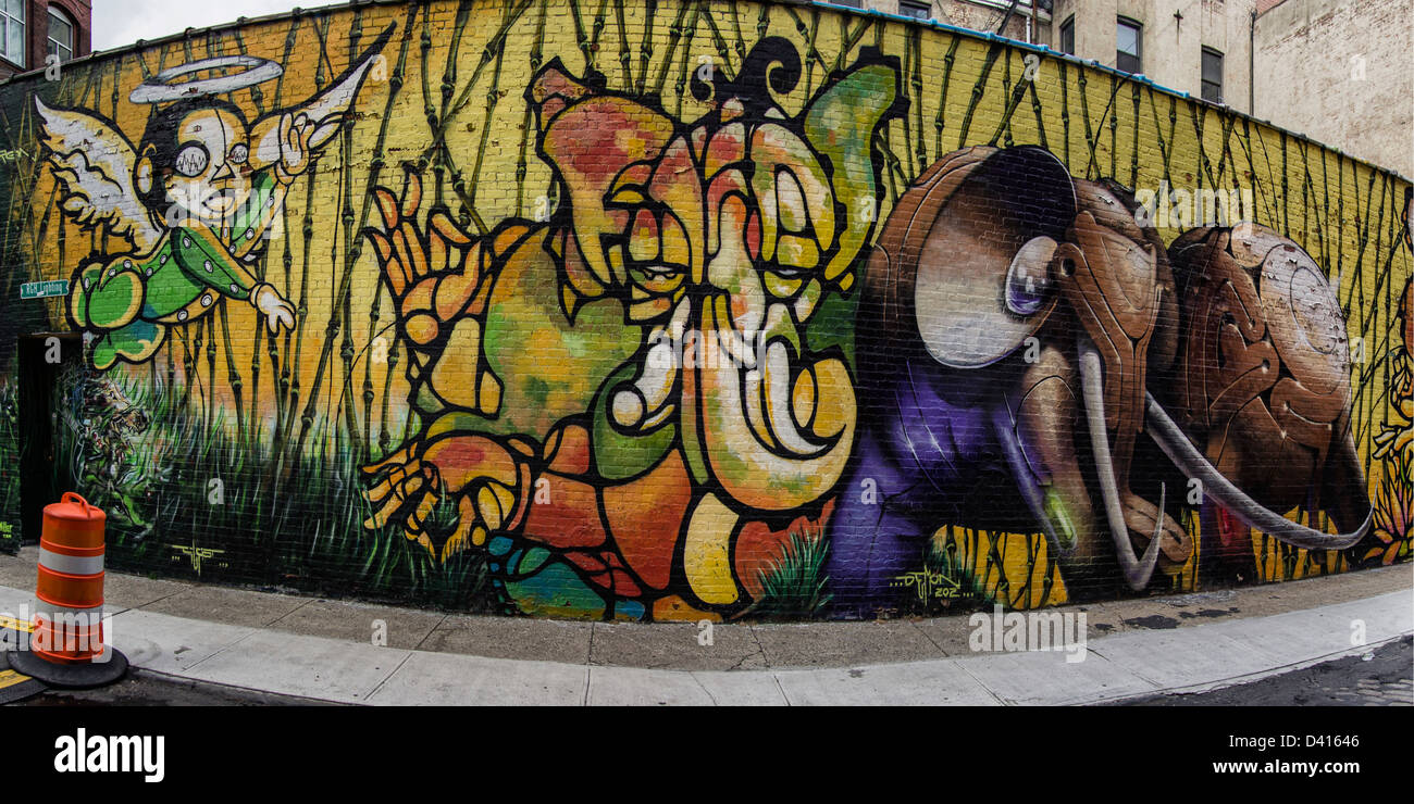 Les graffitis urbains collectifs 303, rue de l'eau à la peinture murale, DUMBO , Nouveau Banque D'Images