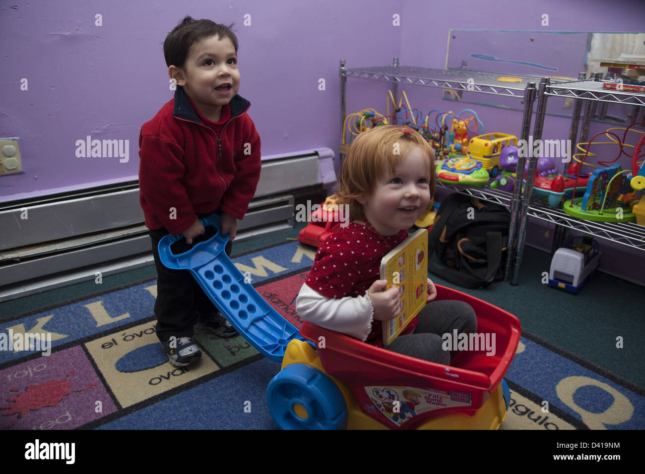 Smart Kids sont nous, une école maternelle et multiculturelle early learning centre à Brooklyn, New York. Banque D'Images