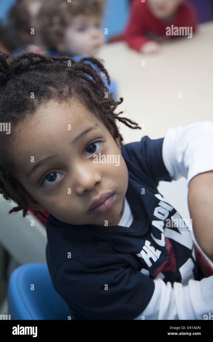 Smart Kids sont nous, une école maternelle et multiculturelle early learning centre à Brooklyn, New York. Banque D'Images