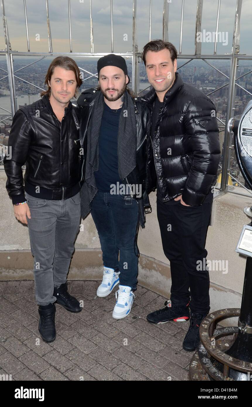 New York, USA. 28 février 2013. Axwell, Steve Angello, Sebastian Ingrosso lors d'une apparition publique pour Thiéfaine Photocall à l'Empire State Building, l'Empire State Building, New York, NY, le 28 février 2013. Photo par : Derek Storm/Everett Collection/Alamy Live News Banque D'Images