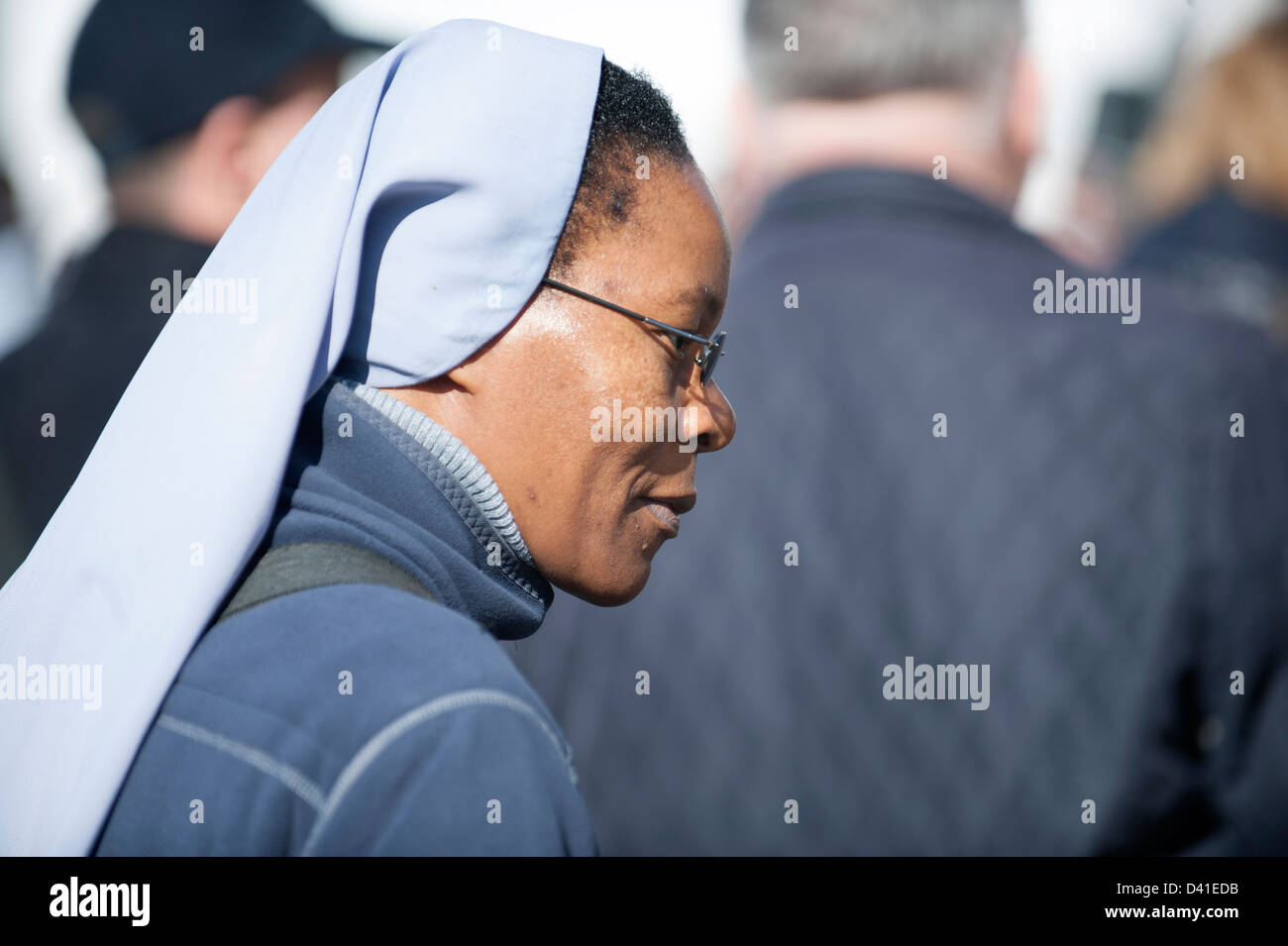 Nun à St Pierre à Rome Banque D'Images