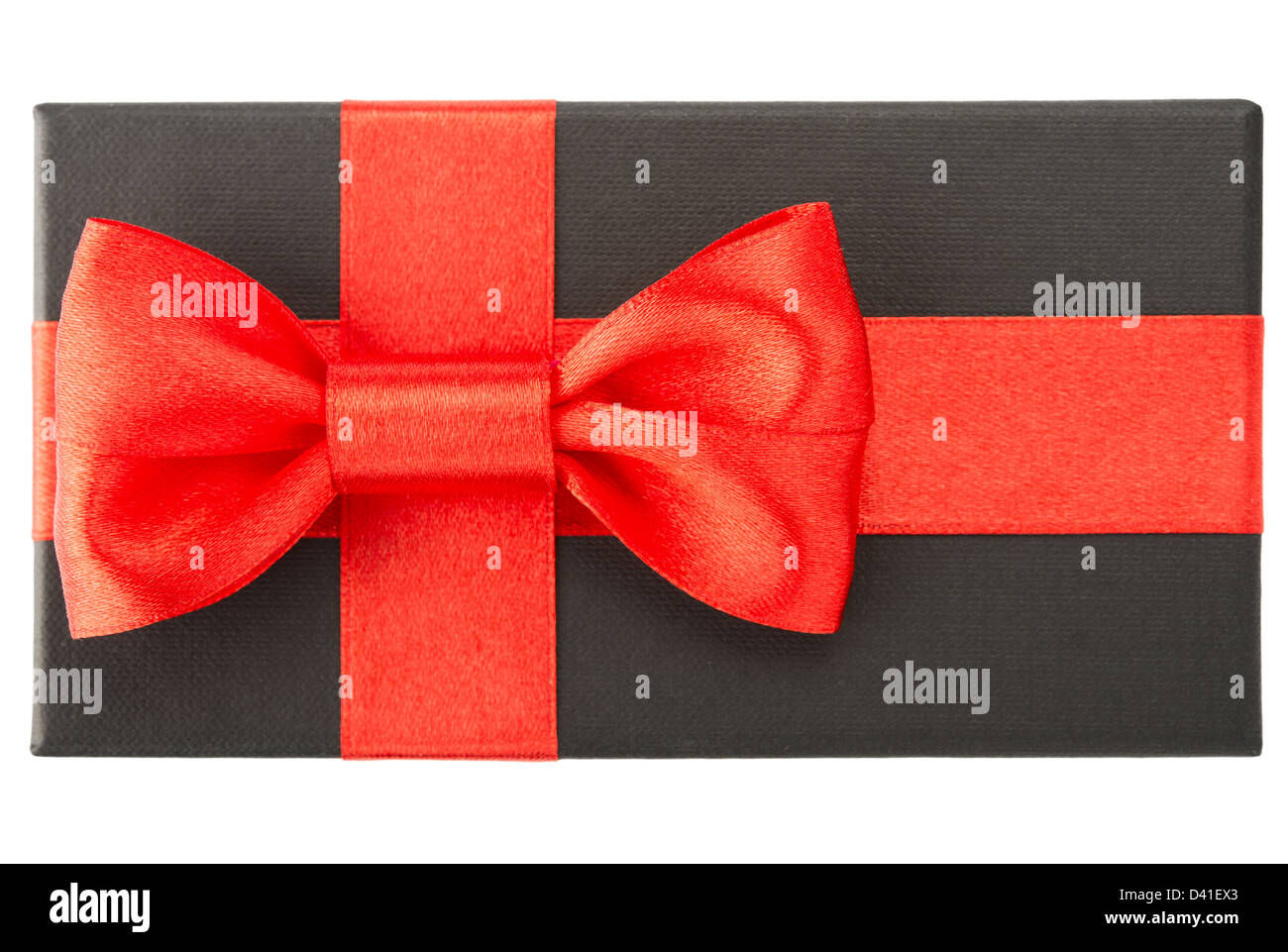 Boîte cadeau noire avec red bow, isolé sur fond blanc Banque D'Images