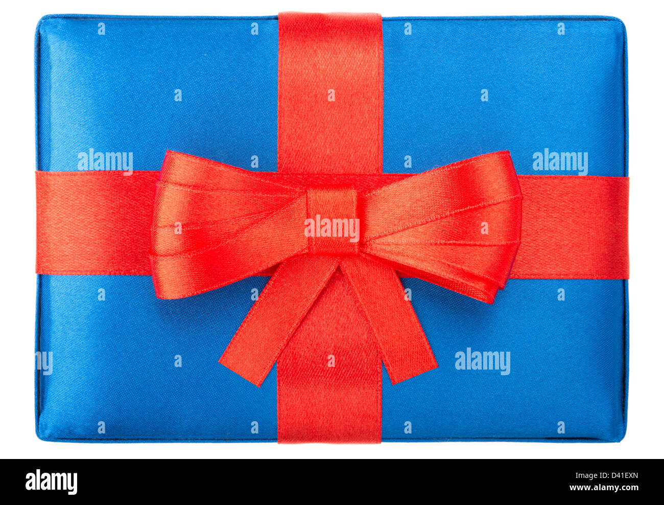 Boîte cadeau bleu avec red bow, isolé sur fond blanc Banque D'Images