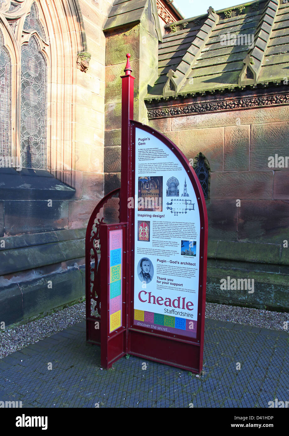 Un panneau d'information à l'église paroissiale de St Giles Cheadle Staffordshire personnel conçu par A. Pugin et connu sous le nom de gem Pugins Banque D'Images