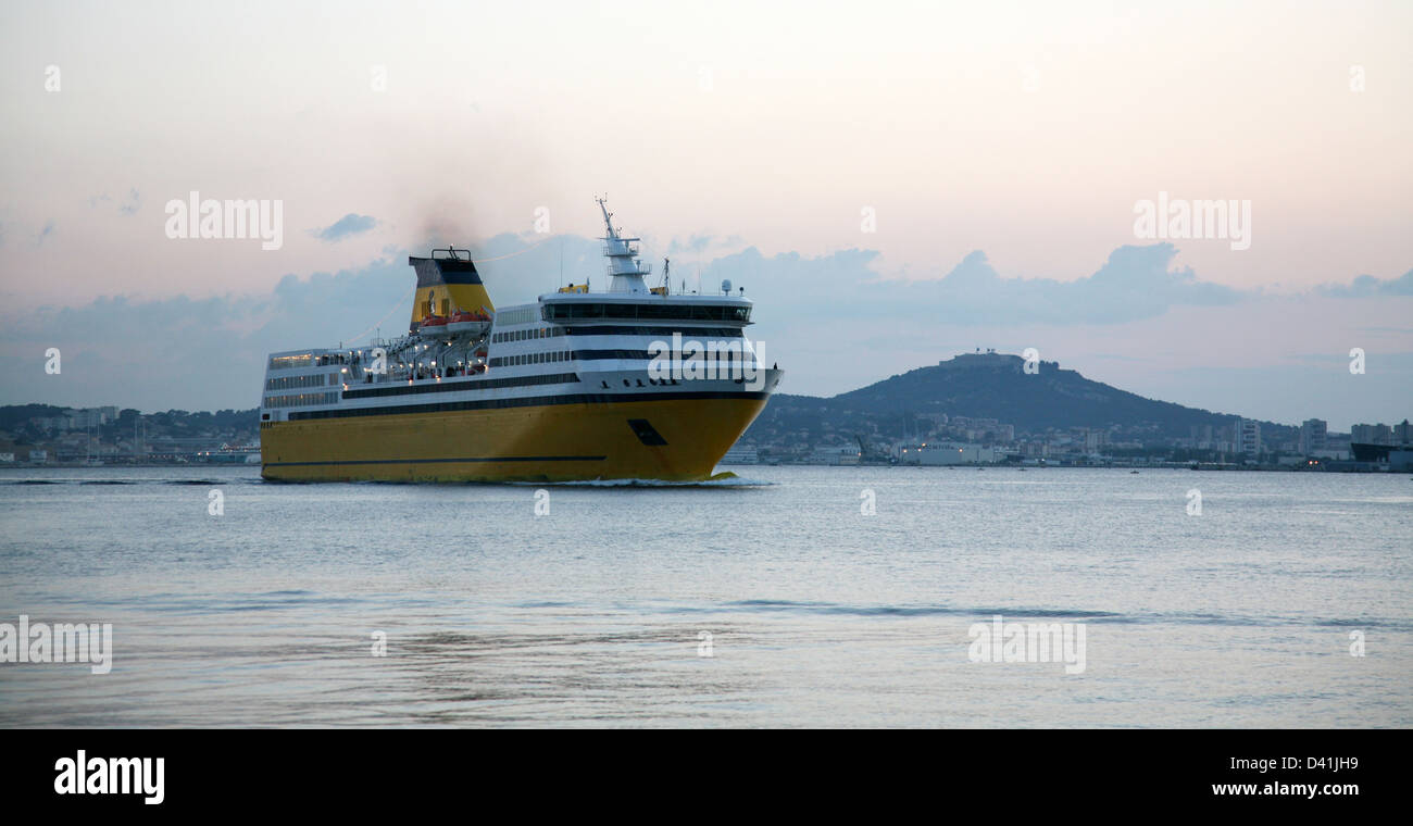 Ferry à Toulon, France Banque D'Images