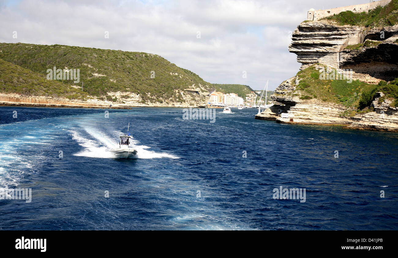 Bateau de vitesse à Bonifacio, Corse, France Banque D'Images