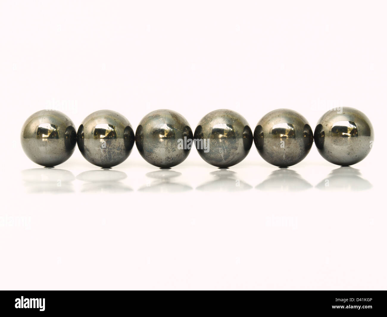 Ligne de boules de métal de fer Banque D'Images