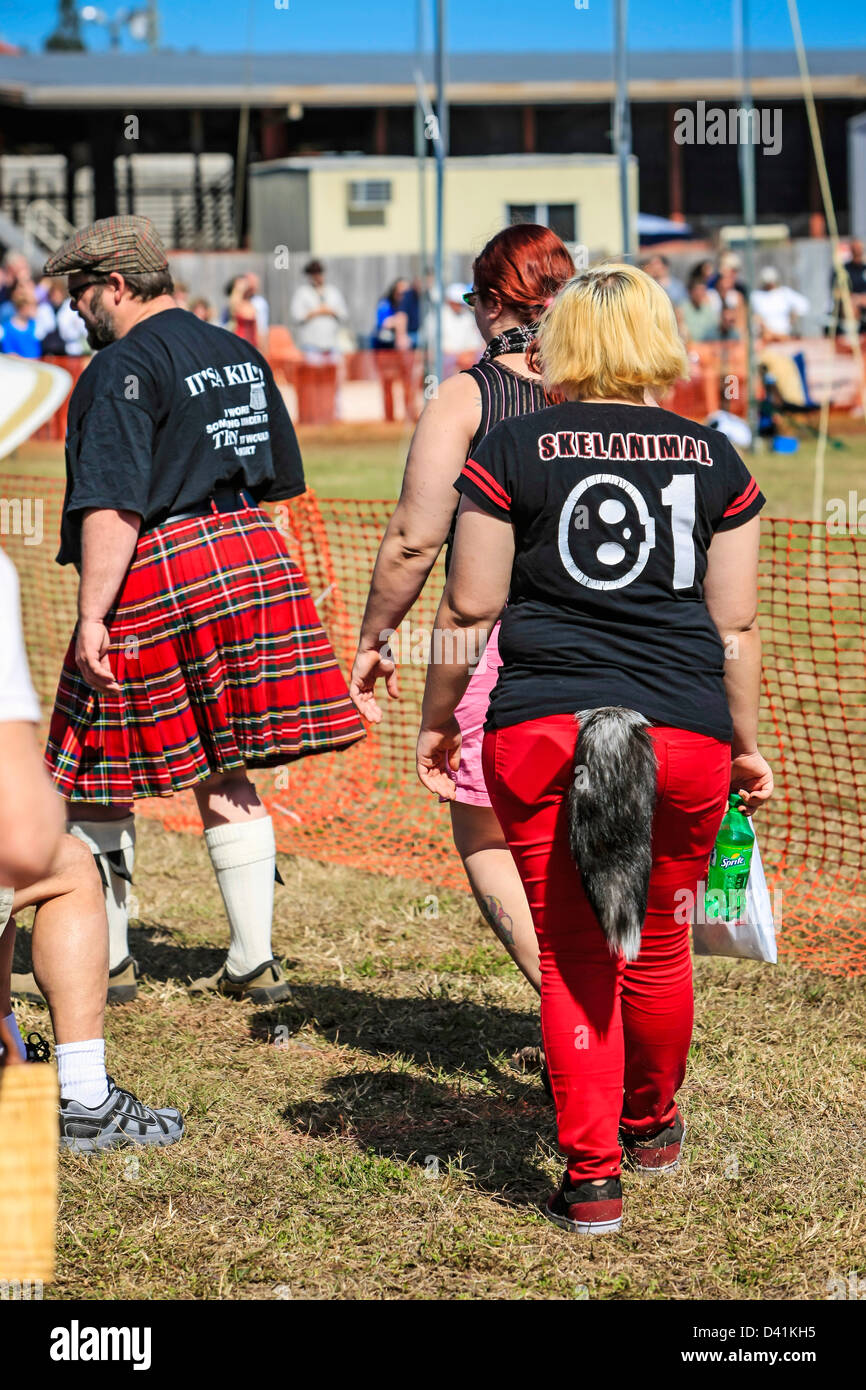 Les hommes en kilts et les femmes avec des queues au Sarasota Floride Highland Games, Banque D'Images