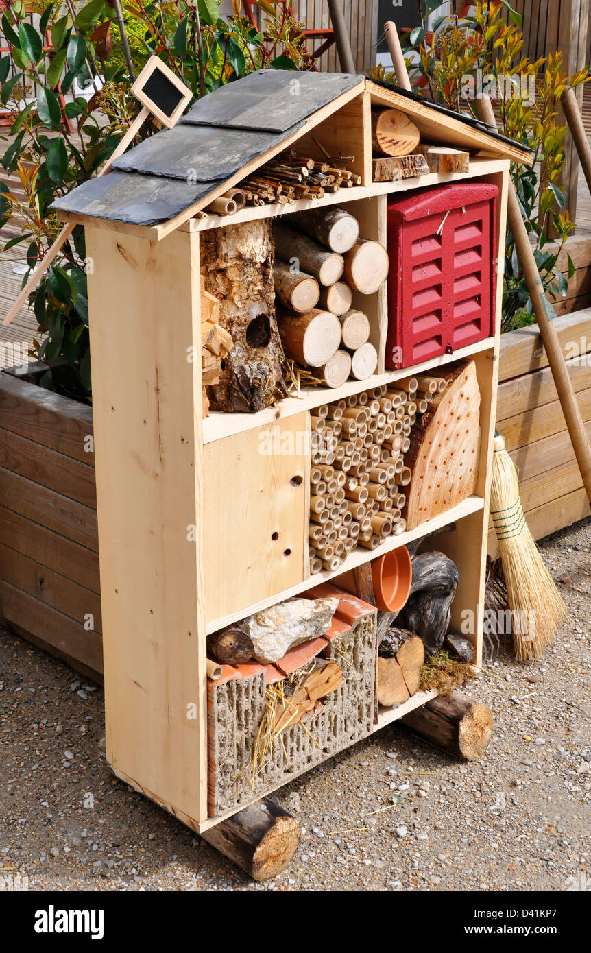 Maison des insectes en bois, également appelé hôtel des insectes ou bug home Banque D'Images