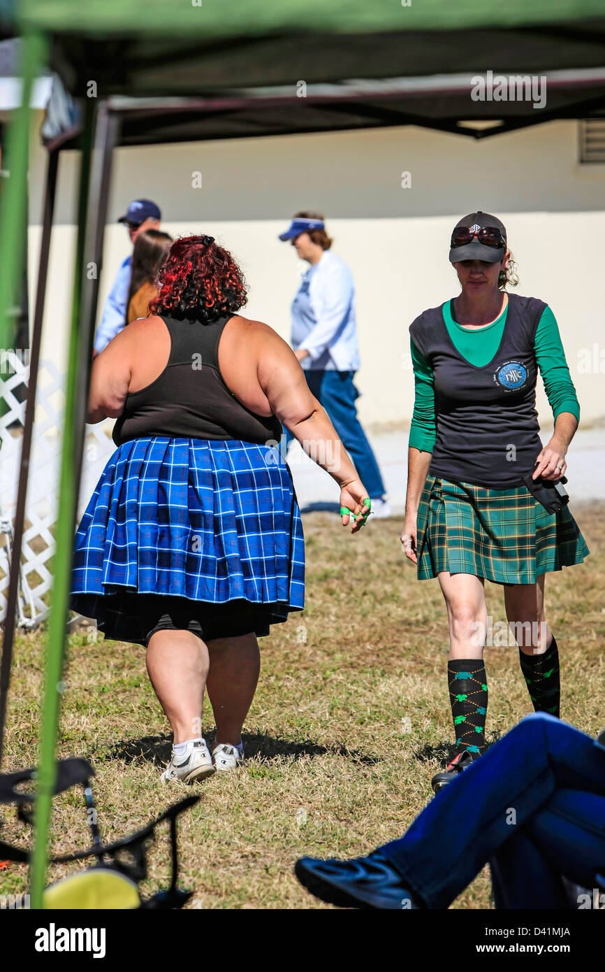 Les Jeux des Highlands à Sarasota en Floride, les hommes et les femmes à se préparer à l'événement lourd Banque D'Images