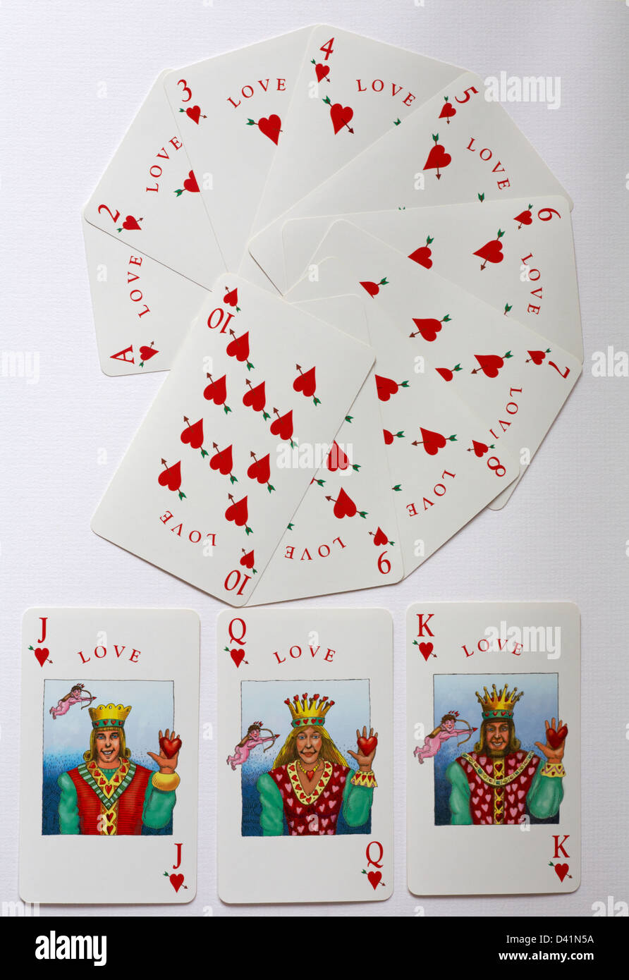Nouveauté cartes à jouer montrant Love Hearts suit isolé sur fond blanc - jeu de cartes de GUERRE politiquement correct non-violent - Royaume-Uni Banque D'Images