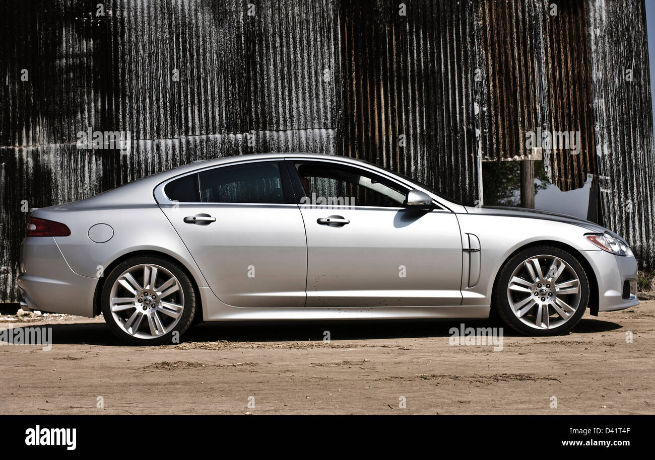 Jaguar XF S sport de luxe de taille moyenne berline, Winchester, Royaume-Uni 2004 2009 Banque D'Images