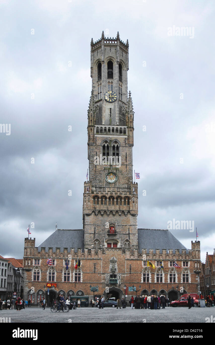 Billet d'images de Brugge, Belgique - la grande horloge de la tour de la cathédrale Banque D'Images