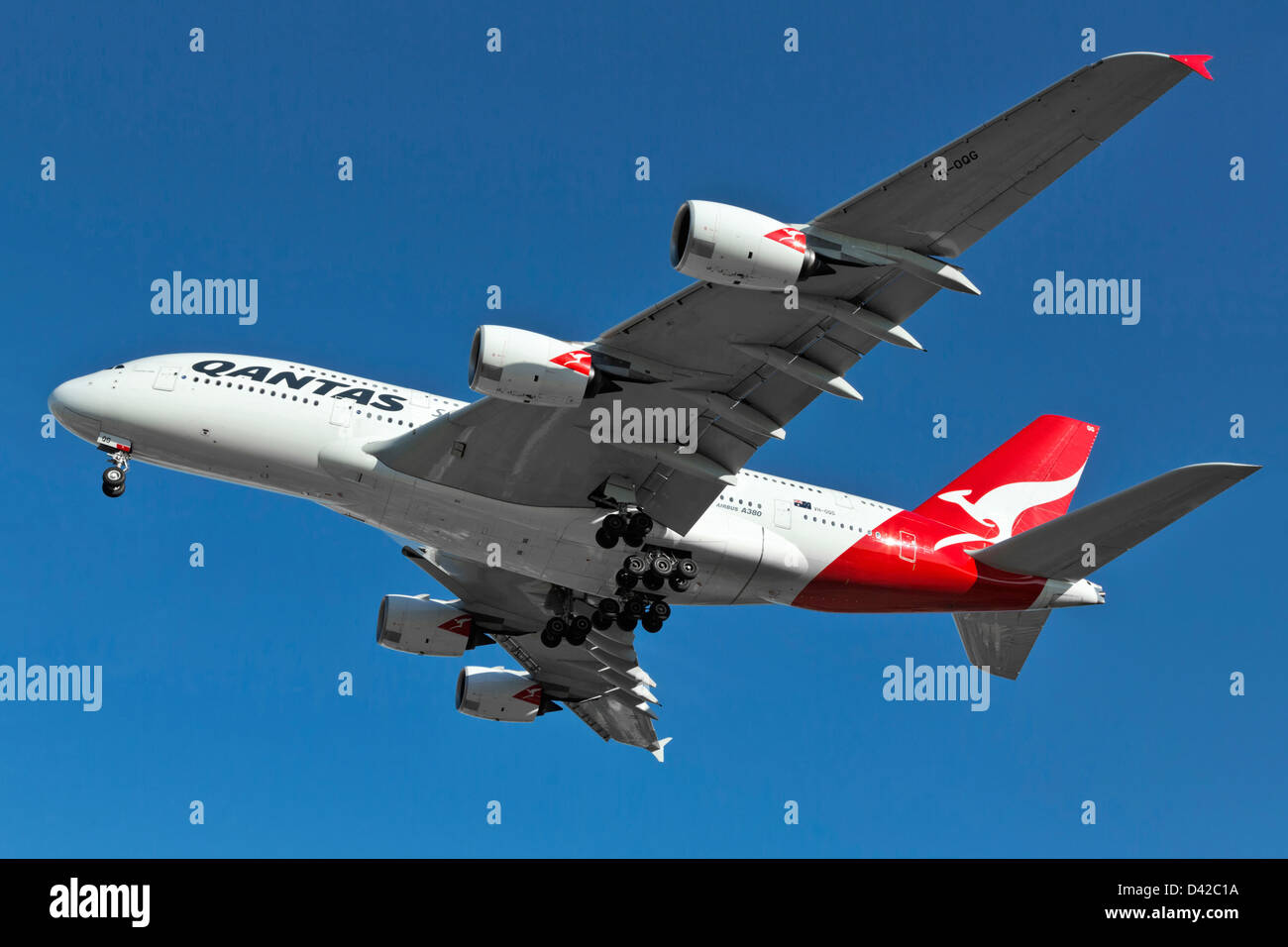 Super Jumbo d'Airbus A380 de la compagnie australienne Qantas en approche finale Banque D'Images