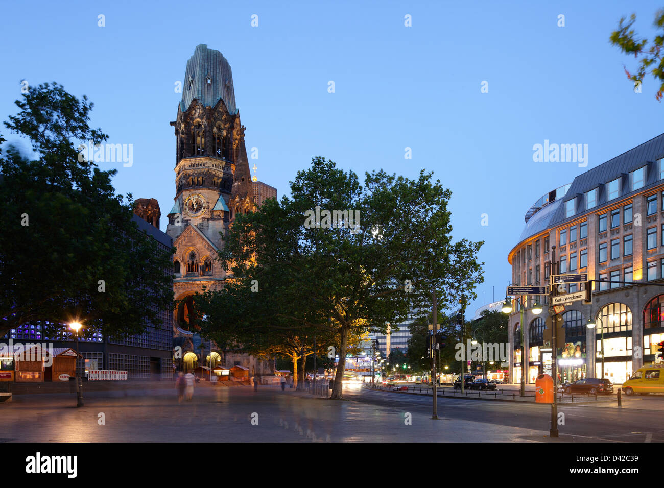 Berlin, Allemagne, l'Église du Souvenir Kaiser Wilhelm sur Breitscheidplatz Banque D'Images