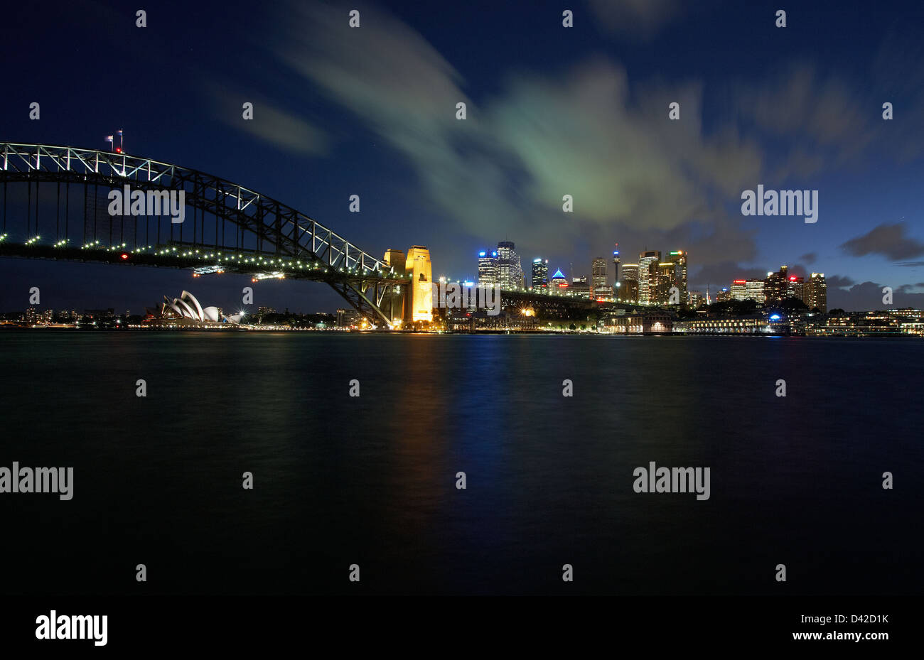 Sydney, Australie, une vue sur la baie de Port Jackson dans la nuit Banque D'Images