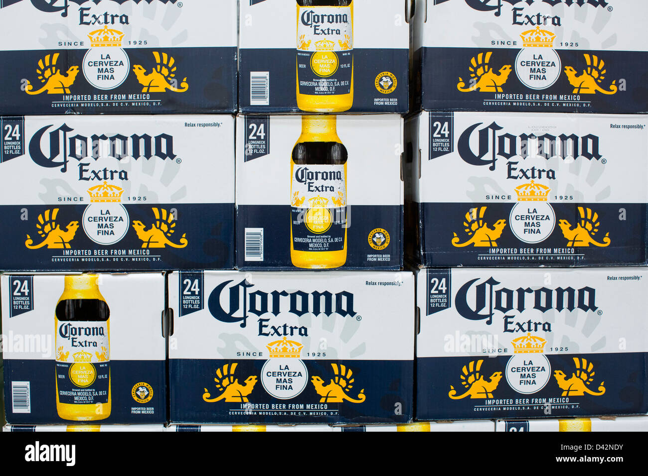 Bière corona sur l'affichage à un entrepôt Costco Wholesale Club. Banque D'Images