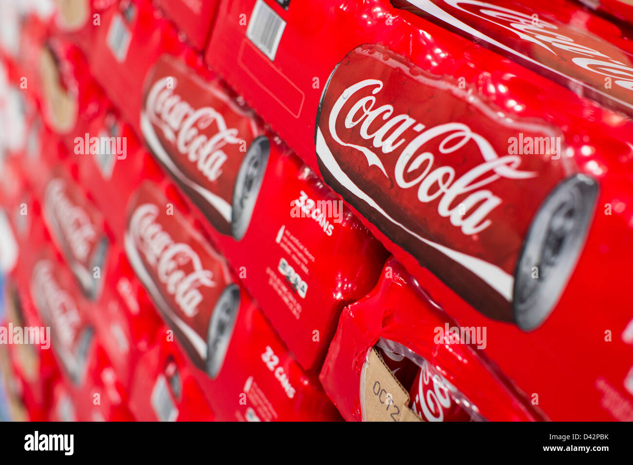 Produits Coca-Cola sur l'affichage à un entrepôt Costco Wholesale Club. Banque D'Images