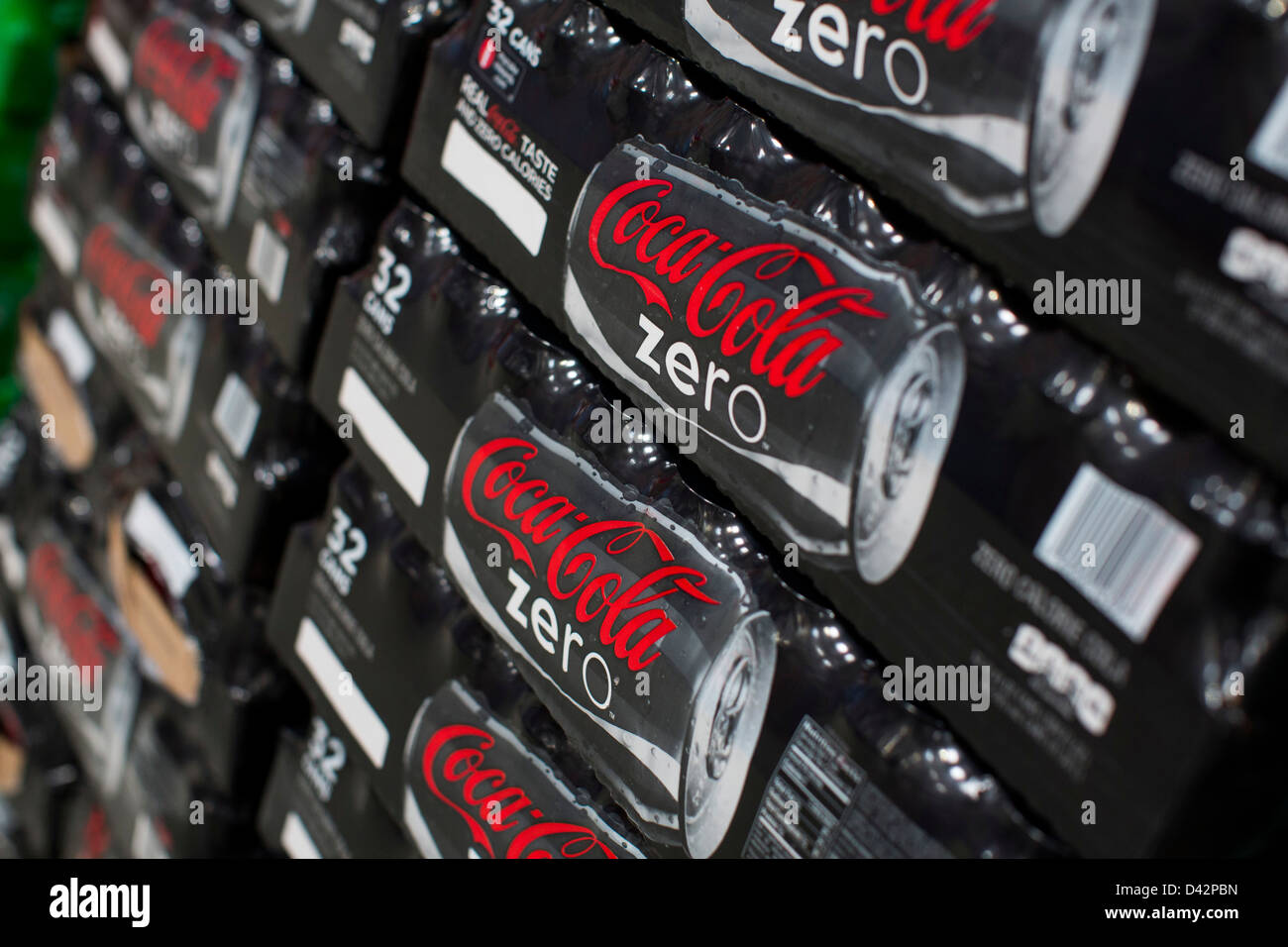 Coca-Cola Zero sur l'affichage à un entrepôt Costco Wholesale Club. Banque D'Images