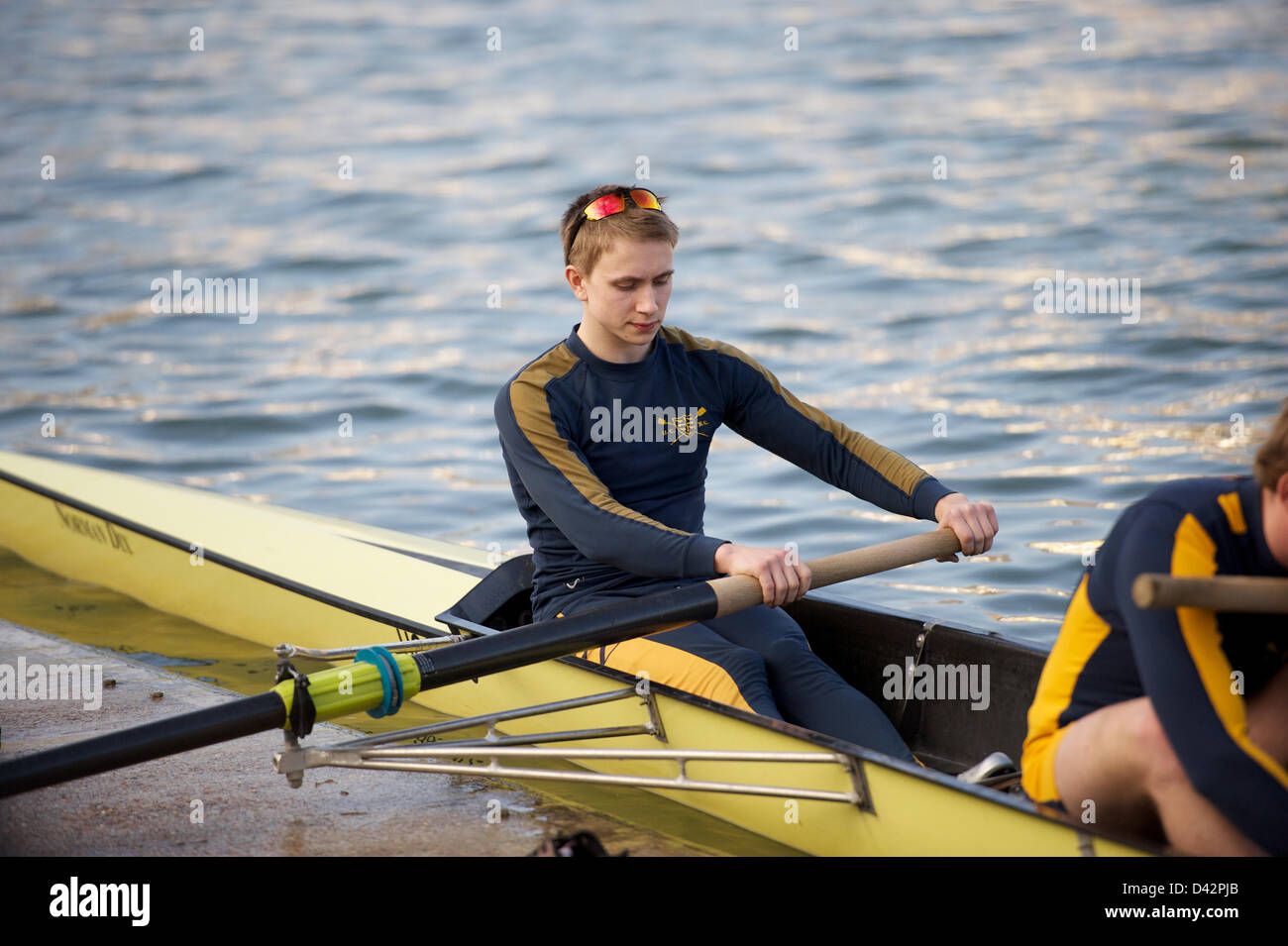 Oxford, UK. 2 mars 2013. University College Boat Club d'aviron se préparer avant le début de la course de bateau Torpids, Tamise, Oxford, UK, 2 mars 2013. Le but de chaque course est de rattraper (bosse) le bateau à l'avant, ayant fixé au large de 1,5 mètres les uns des autres au début. Blokster Crédit/Alamy Live News Banque D'Images