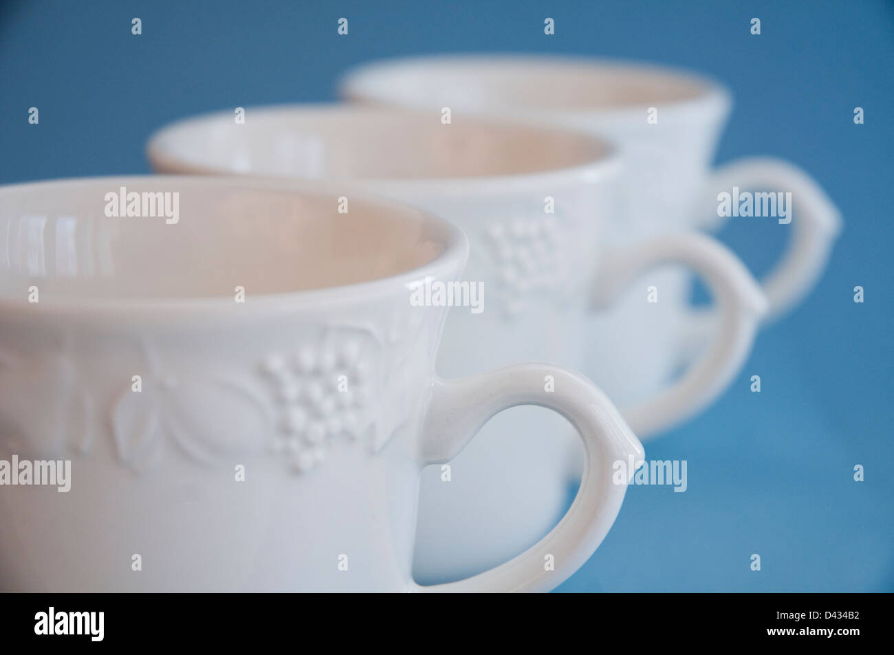 Trois tasses blanc, voir de très près. Banque D'Images