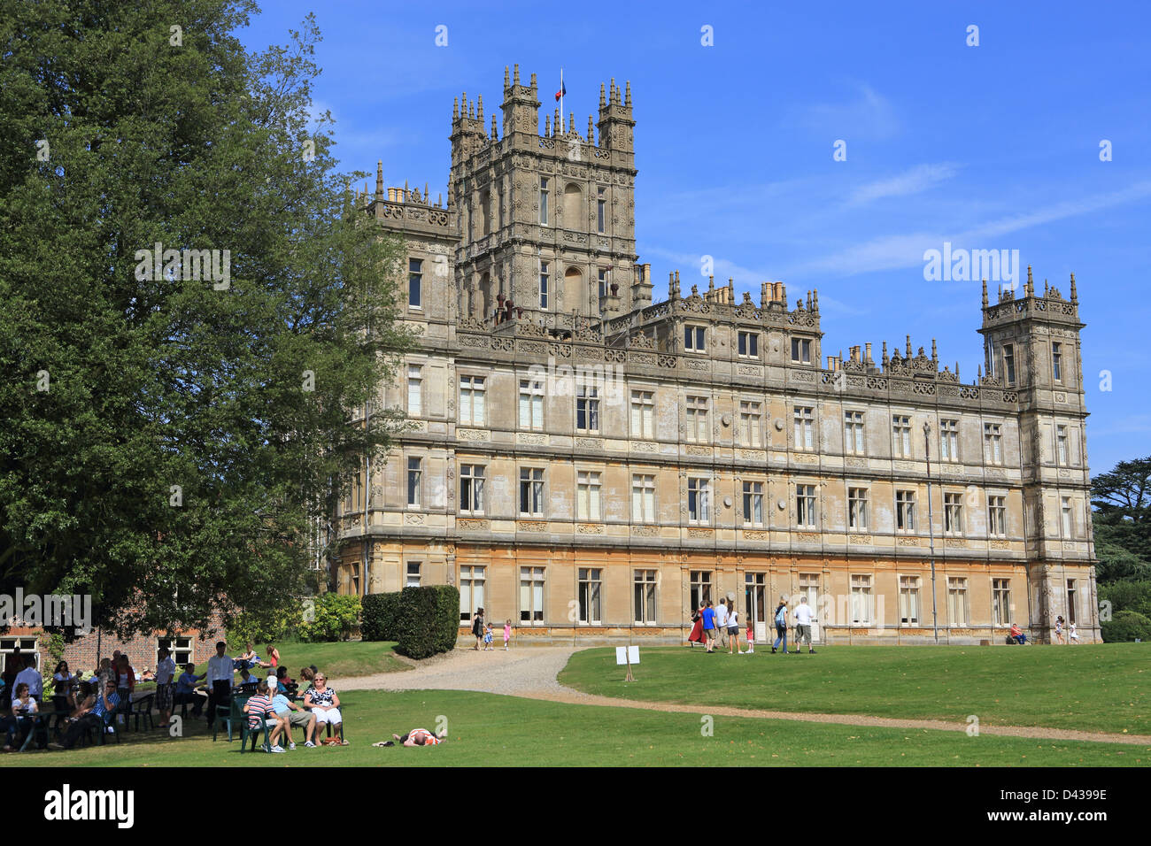 Château de Highclere, accueil du Comte et comtesse de Carnarvon, et lieu de tournage de la série télévisée Downton Abbey, dans le Berkshire, Royaume-Uni Banque D'Images