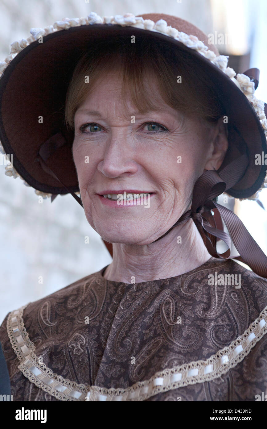 Femme en période américaine typique du xixe siècle, les vêtements de l'ouest Banque D'Images