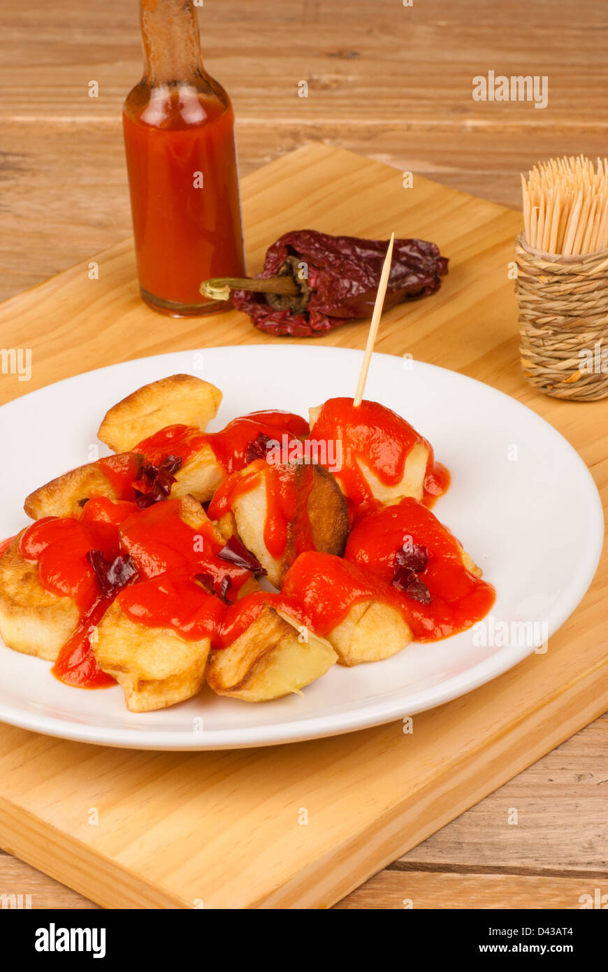 Patatas bravas, un apéritif tapas espagnoles traditionnelles Banque D'Images
