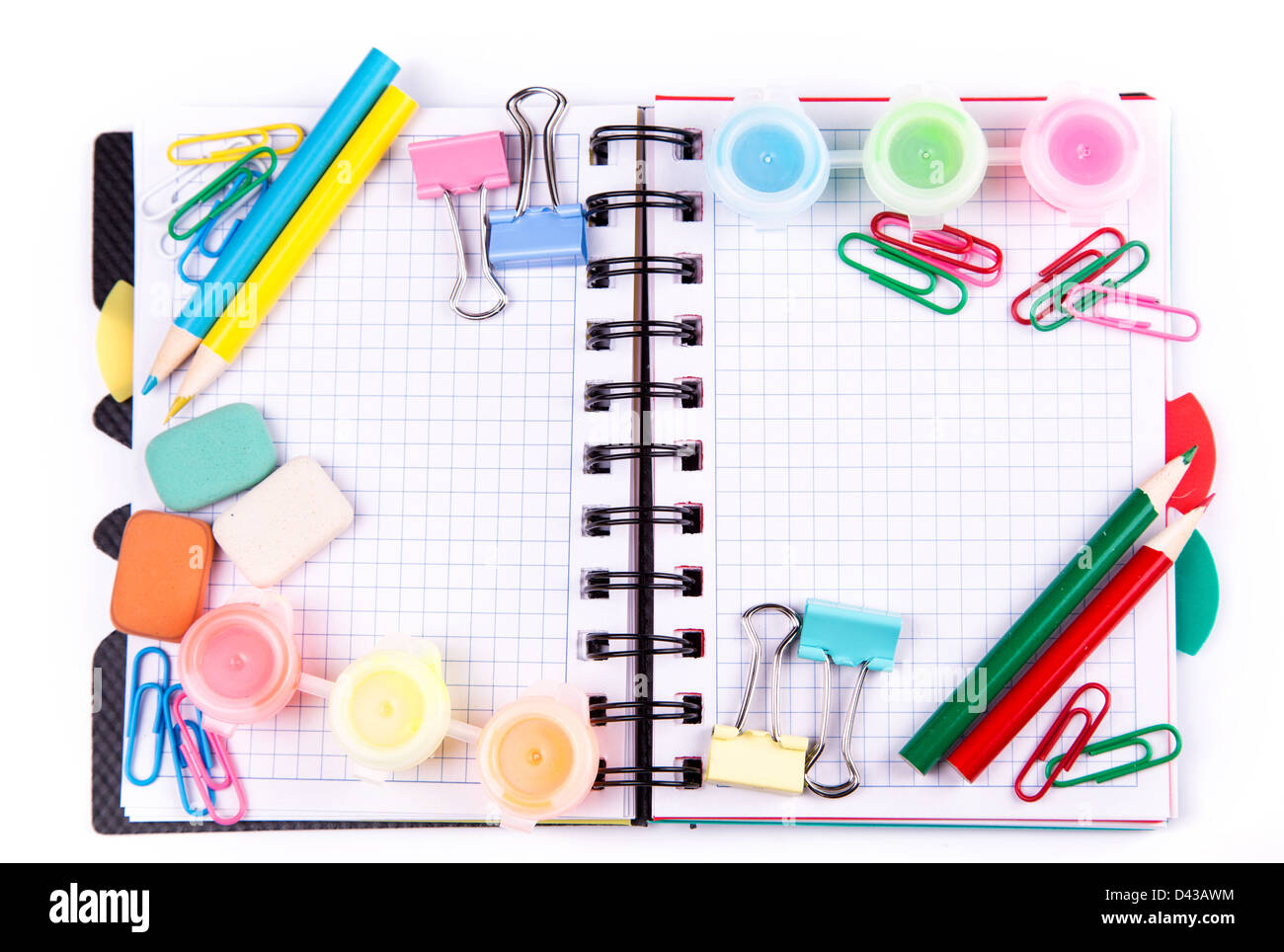 L'école et les articles de bureau isolé sur blanc. Concept Retour à l'école Banque D'Images