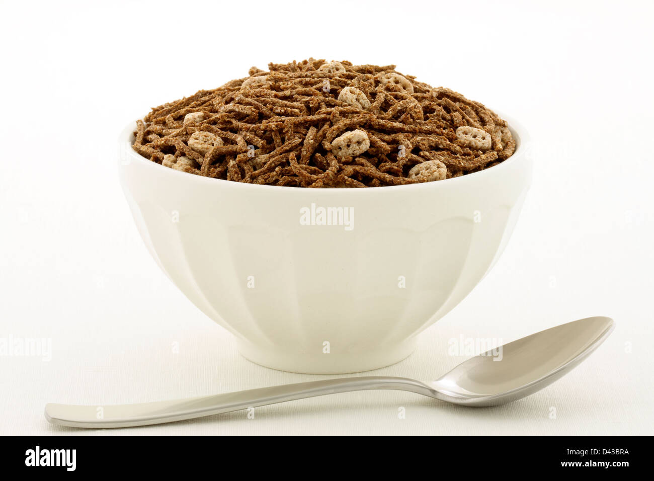 Le lin et céréales de son servi dans un beau Bol café au lait français,  cette céréale en bonne santé sera une aide à la santé digestive Photo Stock  - Alamy