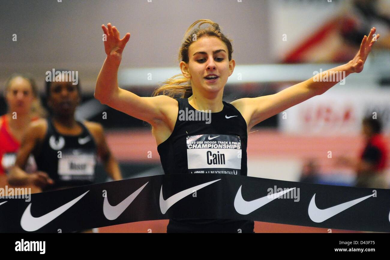 3 mars 2013 - Albuquerque, NM, États-Unis - 030313 .Mary Cain, <cq >, coupe la bande à gagner la femme 1 Mile Run à l'USA Indoor Track and Field Championships tenue à l'Albuquerque Convention Center le dimanche 3 mars ,2013 (crédit Image : © Adolphe Pierre-Louis/Albuquerque Journal/ZUMAPRESS.com) Banque D'Images