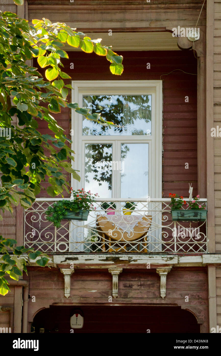 La Turquie, Istanbul, Kuzguncuk, Tahir Simitci Sokak, Balkon eines alten Hauses Banque D'Images