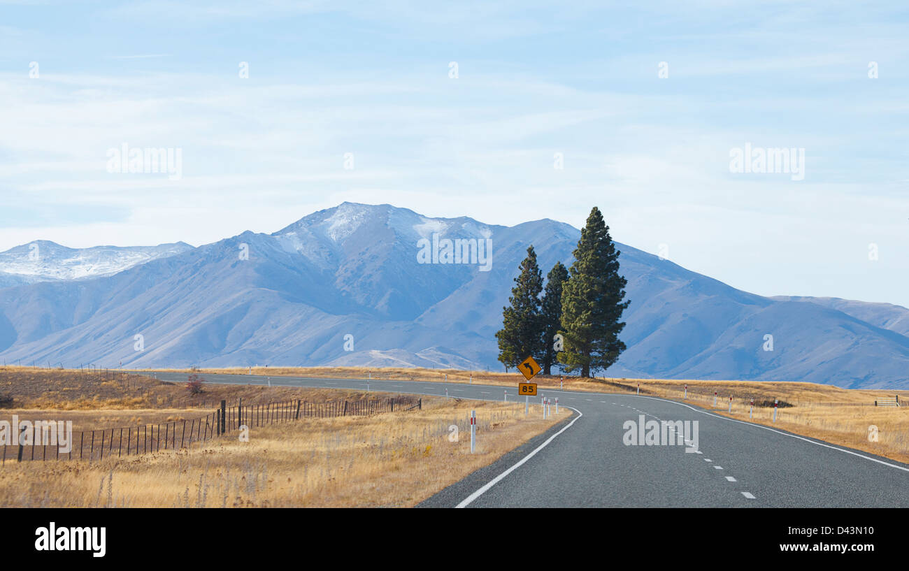 Route vers le lac Tekapo alpes du sud des vallées de montagne Nouvelle-zélande Banque D'Images