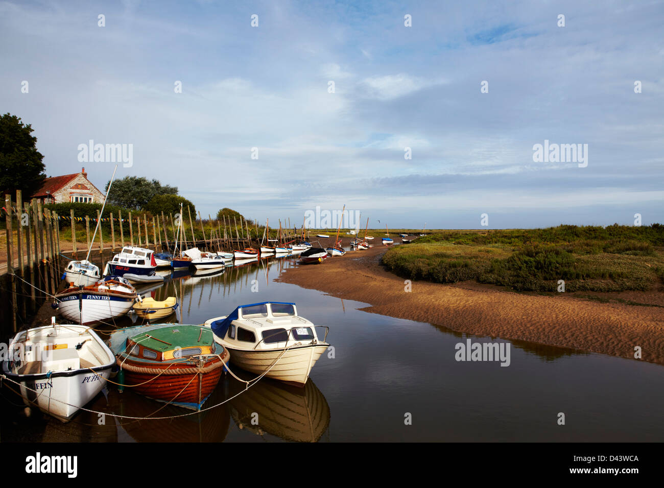 Bateaux amarrés à Blakeney Quay à North Norfolk, UK Banque D'Images