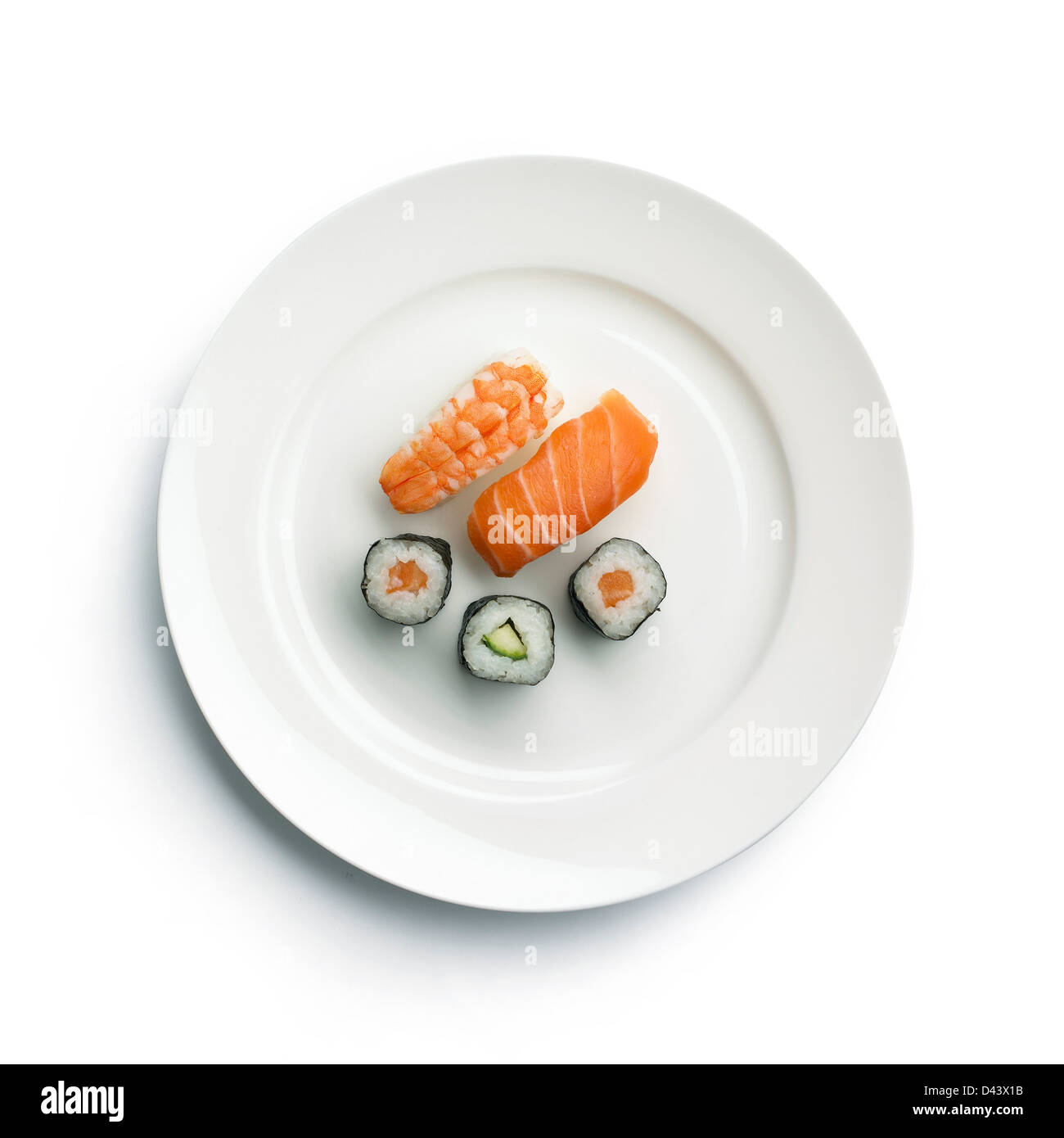 Assiette de Sushi découper fond blanc Banque D'Images