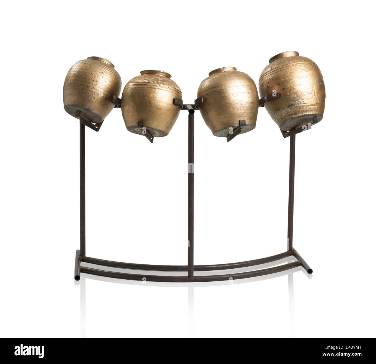 Instrument de musique thaïlandaise tambours jar percussion et rythme dans le groupe de musique local isolé Banque D'Images