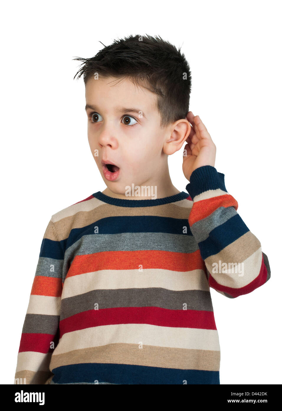 L'écoute de l'enfant avec l'oreille. Isolé blanc studio shot Banque D'Images