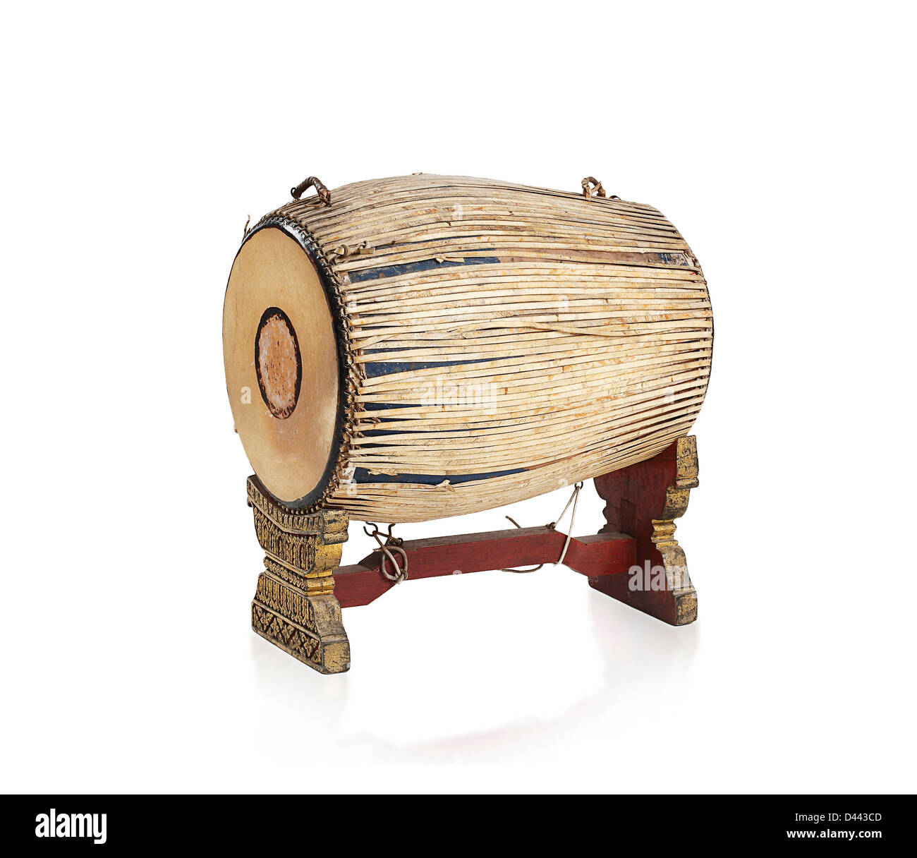 Le tambour antique thaïlandais Thai instrument musique isolated on white Banque D'Images