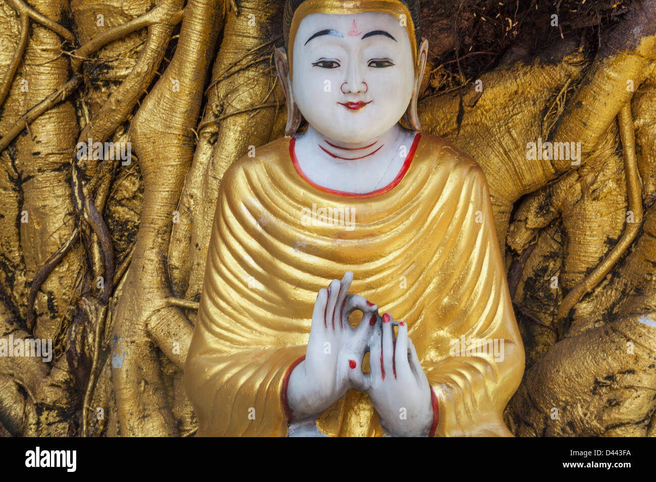 Le Myanmar, Yangon, la pagode Sule, Buddha statue Banque D'Images