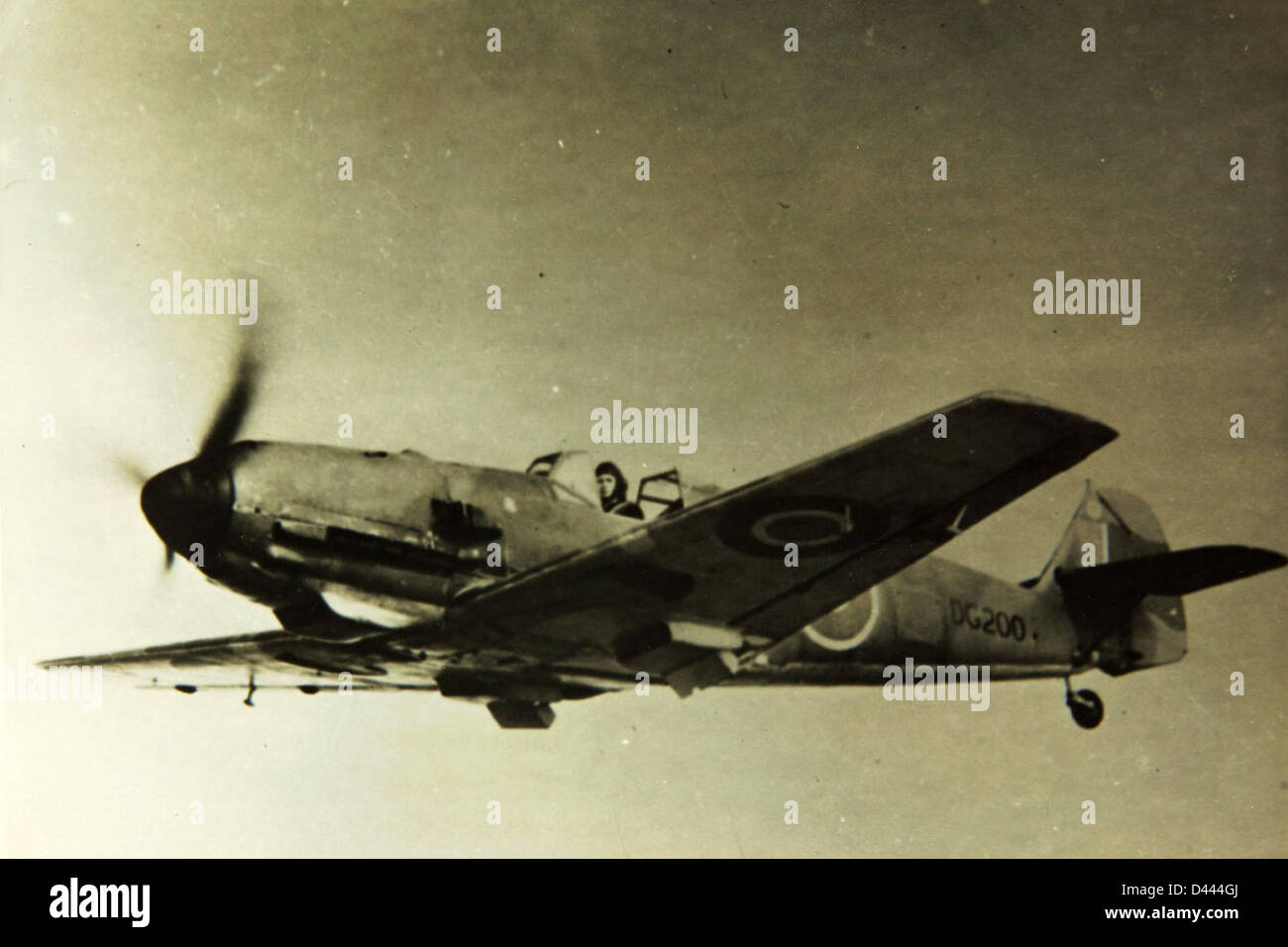 Le Messerschmitt BF 109b était un avion de chasse monoplace allemand utilisé pendant la IIe Guerre mondiale. Il était connu pour sa vitesse, sa polyvalence et son efficacité au combat, devenant l'un des avions les plus emblématiques de la guerre. Banque D'Images