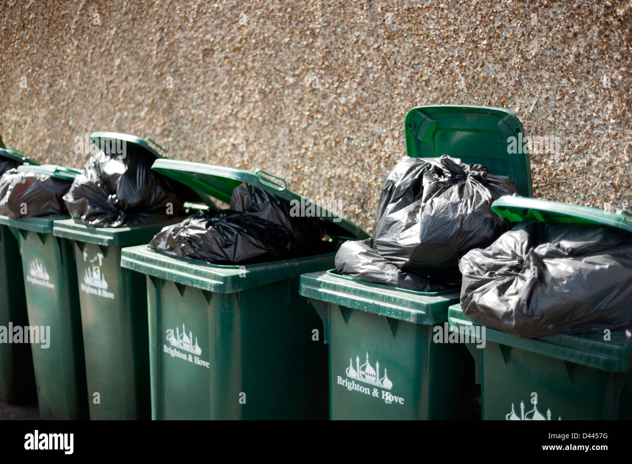 Wheelie Bins, England, UK Banque D'Images