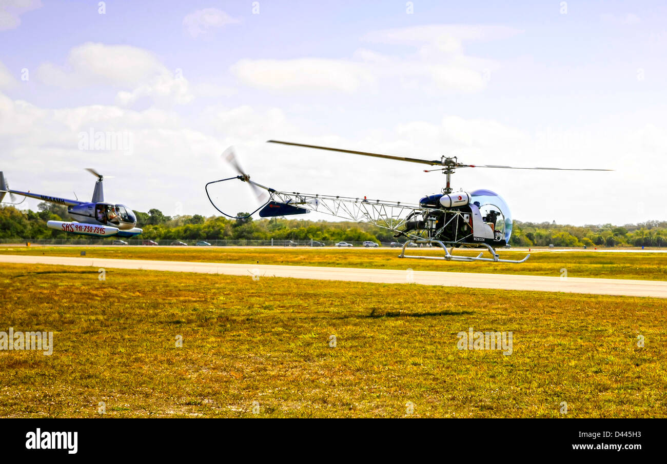 Hélicoptère Bell 47G à l'aéroport de Venise en Floride Banque D'Images