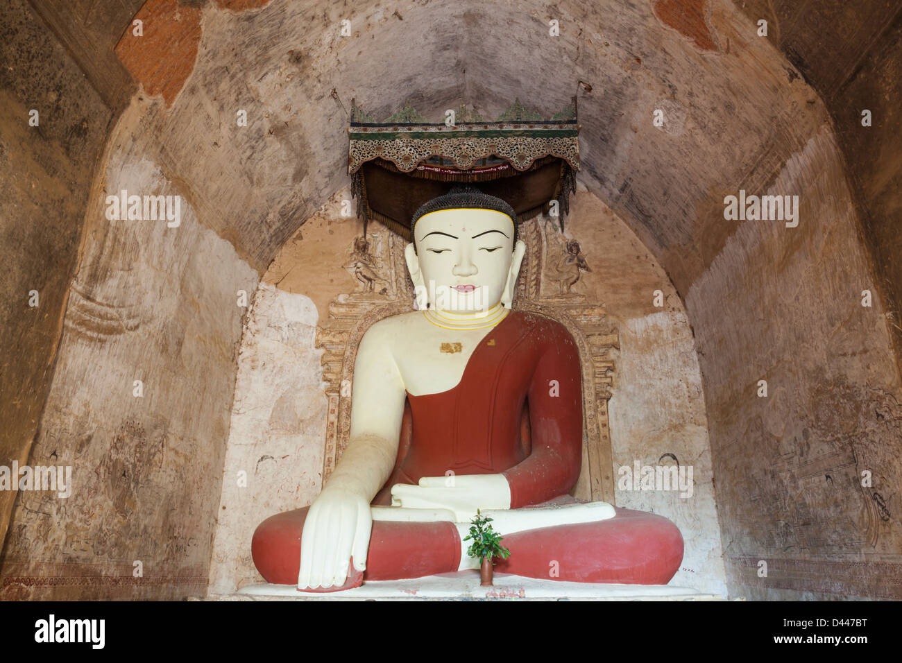 Le Myanmar, Bagan, temple Sulamani, Buddha statue Banque D'Images