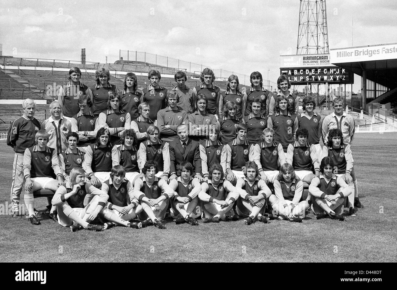 Aston Villa football club équipe 1974 Back row, Sammy Morgan, Neil Rioch, Brian Little, Steve Hunt. 3e rangée, Fred Pedley, Leo Crowther, Fred Turnbull, Keith Leonard, Ray Graydon, Jim Cumbes, Jake Findlay, Frank Carrodus, Bobby McDonald, Alan Little, John Deehan, Frank Upton. 2e rangée, Alun Evans, John Robson, John Gidman, Jimmy Brown, Ian Ross, Ron Saunders, Chico Hamilton, Chris Nichols, Tony Betts, Charlie Aitken, Pat McMahon. Banque D'Images