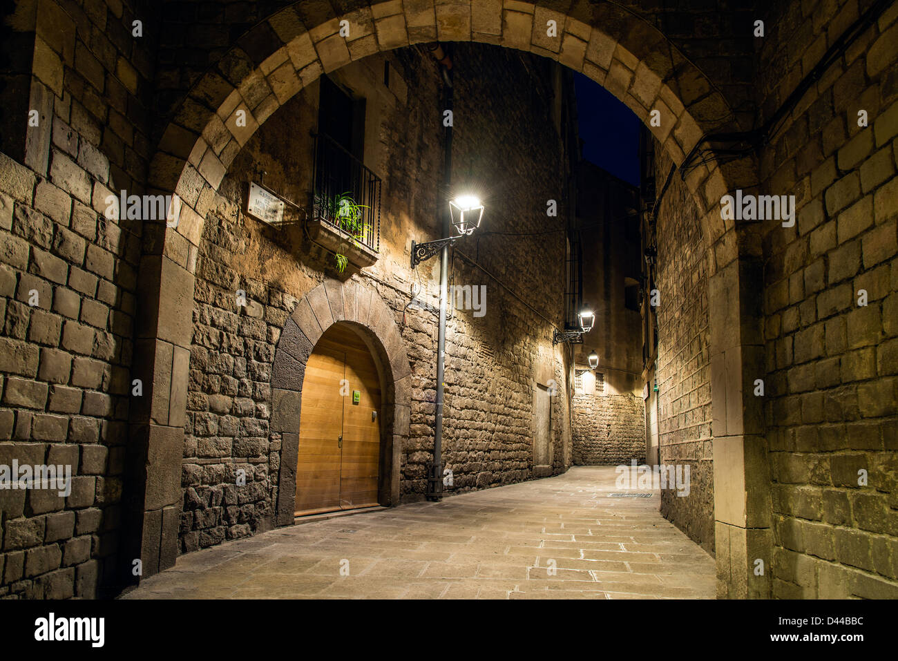 Vue de nuit sur un coin pittoresque dans le quartier Montjuic, Barcelone, Catalogne, Espagne Banque D'Images
